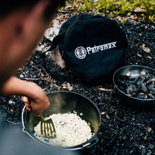 Cargar imagen en el visor de la galería, Petromax TRANSPORT BAG FOR DUTCH OVEN FT4.5