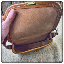 Load image into Gallery viewer, MESSANGER BAG Medium - PROMETHEUS Classic Line