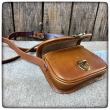 Carica l'immagine nel visualizzatore di Gallery, MESSANGER BAG Small - PROMETHEUS Classic Line