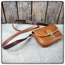 Carica l'immagine nel visualizzatore di Gallery, MESSANGER BAG Small - PROMETHEUS Classic Line