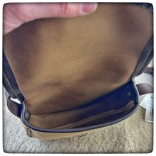 Cargar imagen en el visor de la galería, MESSANGER BAG Medium - PROMETHEUS Classic Line (Nabuk)