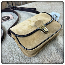 Cargar imagen en el visor de la galería, MESSANGER BAG Medium - PROMETHEUS Classic Line (Nabuk)