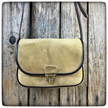 Cargar imagen en el visor de la galería, MESSANGER BAG Medium - PROMETHEUS Classic Line (Nabuk)