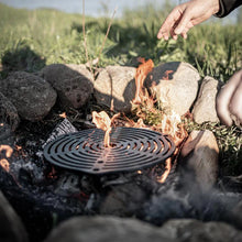 Carica l'immagine nel visualizzatore di Gallery, Petromax CAST-IRON STACK GRATE