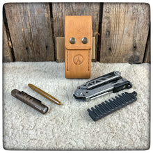 Carica l'immagine nel visualizzatore di Gallery, GERBER® CENTER DRIVE Multitool DeLuxe Leather Sheath (Pockets for Bits, Pen & Flashlight )