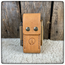 Carica l'immagine nel visualizzatore di Gallery, GERBER® CENTER DRIVE Multitool DeLuxe Leather Sheath (Pockets for Bits, Pen & Flashlight )