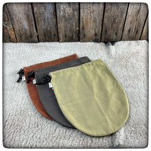 Carica l'immagine nel visualizzatore di Gallery, OILSKIN & CLASSIC COTTON CANVAS SKILLET Bag