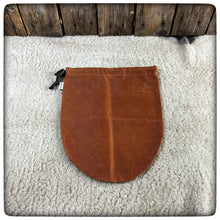 Carica l'immagine nel visualizzatore di Gallery, OILSKIN & CLASSIC COTTON CANVAS SKILLET Bag