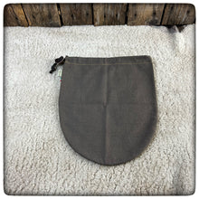 Carica l'immagine nel visualizzatore di Gallery, OILSKIN & CLASSIC COTTON CANVAS SKILLET Bag