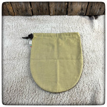 Carica l'immagine nel visualizzatore di Gallery, OILSKIN & CLASSIC COTTON CANVAS SKILLET Bag