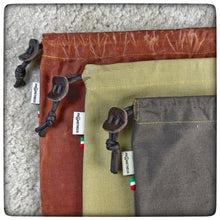 Carica l'immagine nel visualizzatore di Gallery, OILSKIN & CLASSIC COTTON CANVAS SKILLET Bag