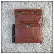 Cargar imagen en el visor de la galería, OILSKIN / WAXED Canvas Bushbox LF Pouch + Firekit