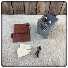Cargar imagen en el visor de la galería, OILSKIN / WAXED Canvas Bushbox LF Pouch + Firekit