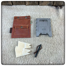 Cargar imagen en el visor de la galería, OILSKIN / WAXED Canvas Bushbox LF Pouch + Firekit