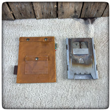 Carica l'immagine nel visualizzatore di Gallery, OILSKIN / WAXED Canvas Bushbox XL Pouch + Firekit