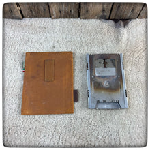 Carica l'immagine nel visualizzatore di Gallery, OILSKIN / WAXED Canvas Bushbox XL Pouch + Firekit
