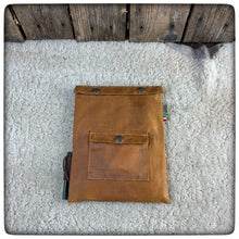 Carica l'immagine nel visualizzatore di Gallery, OILSKIN / WAXED Canvas Bushbox XL Pouch + Firekit