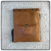 Carica l'immagine nel visualizzatore di Gallery, OILSKIN / WAXED Canvas Bushbox XL Pouch + Firekit