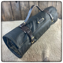 Carica l'immagine nel visualizzatore di Gallery, CLASSIC OILSKIN / WAXED Canvas Bedroll Cover ( Mod. Open End )