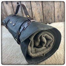 Carica l'immagine nel visualizzatore di Gallery, CLASSIC OILSKIN / WAXED Canvas Bedroll Cover ( Mod. Open End )