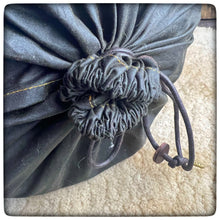 Carica l'immagine nel visualizzatore di Gallery, EXTRALARGE- OILSKIN / WAXED Canvas Bedroll Cover - ( Mod. Close End )