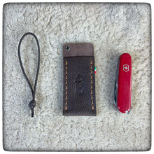 Carica l'immagine nel visualizzatore di Gallery, Victorinox® EDC Pocket Sheat, 2 - 3 Layers + Lanyard (Size M - 91mm)