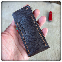 Carica l'immagine nel visualizzatore di Gallery, Victorinox® EDC Pocket Sheat, 2 - 3 Layers + Lanyard (Size M - 91mm)