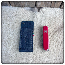 Carica l'immagine nel visualizzatore di Gallery, Victorinox® EDC Pocket Sheat, 2 - 3 Layers + Lanyard (Size M - 91mm)