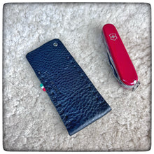 Carica l'immagine nel visualizzatore di Gallery, Victorinox® EDC Pocket Sheat, 2 - 3 Layers + Lanyard (Size M - 91mm)