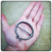 Cargar imagen en el visor de la galería, MEDIEVAL FIBULA / BROOCH