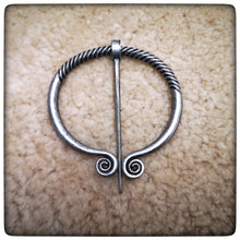Cargar imagen en el visor de la galería, MEDIEVAL FIBULA / BROOCH