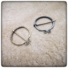 Cargar imagen en el visor de la galería, MEDIEVAL FIBULA / BROOCH