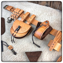 Carica l'immagine nel visualizzatore di Gallery, Prometheus Essential Bushcraft Belt Kit