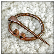 Carica l'immagine nel visualizzatore di Gallery, MEDIEVAL FIBULA / BROOCH COPPER
