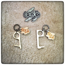 Carica l'immagine nel visualizzatore di Gallery, EDC TOUCH FREE Brass Door Opener - No Touch Tool Key