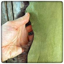 Carica l'immagine nel visualizzatore di Gallery, GENUINE SHEEPSKIN HIDE (Brown)