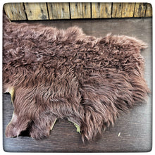 Carica l'immagine nel visualizzatore di Gallery, GENUINE SHEEPSKIN HIDE (Brown)