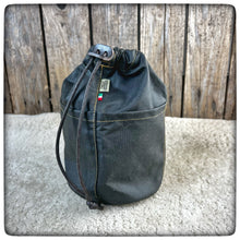 Carica l'immagine nel visualizzatore di Gallery, 12cm OILSKIN / WAXED CANVAS Bag for Zebra Billy Pot 12cm + SPICE KIT