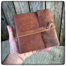 Carica l'immagine nel visualizzatore di Gallery, BUSHCRAFT LEATHER SKETCHBOOK - LIMITED EDITION