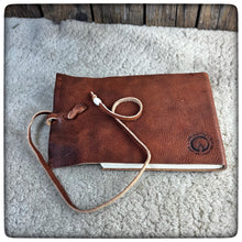 Carica l'immagine nel visualizzatore di Gallery, BUSHCRAFT LEATHER SKETCHBOOK - LIMITED EDITION