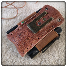 Carica l'immagine nel visualizzatore di Gallery, VICTORINOX® edc 3 CARRY Sheat + Necklace and Elastic bands