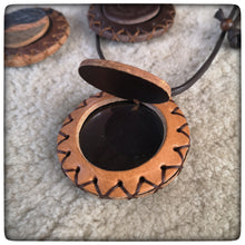 Load image into Gallery viewer, MAGNIFYING GLASS LENS Pendant
