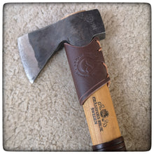 Carica l'immagine nel visualizzatore di Gallery, GRANSFORS BRUKS Wildlife Hatchet Collar / Overstrike