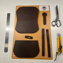 Cargar imagen en el visor de la galería, CORSO DI LAVORAZIONE DEL CUOIO : LA BORSA DA CINTURA DEL VIANDANTE