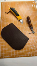 Cargar imagen en el visor de la galería, CORSO DI LAVORAZIONE DEL CUOIO : LA BORSA DA CINTURA DEL VIANDANTE