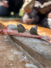 Laden Sie das Bild in den Galerie-Viewer, CORSO DI PRIMITIVE BUSHCRAFT