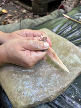 Laden Sie das Bild in den Galerie-Viewer, CORSO DI PRIMITIVE BUSHCRAFT