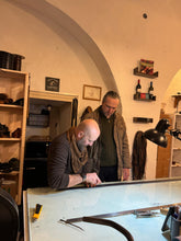 Cargar imagen en el visor de la galería, CORSO DI LAVORAZIONE DEL CUOIO : LA CINTURA