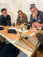 Cargar imagen en el visor de la galería, CORSO DI LAVORAZIONE DEL CUOIO : LA CINTURA