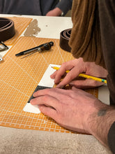 Cargar imagen en el visor de la galería, CORSO DI LAVORAZIONE DEL CUOIO : LA CINTURA